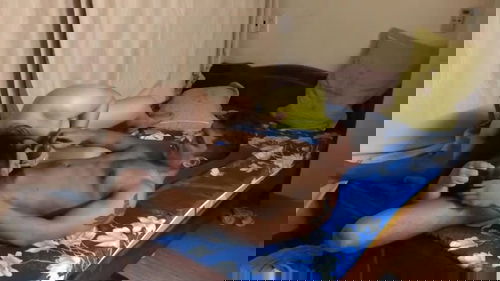 Nựng em gái 1 con